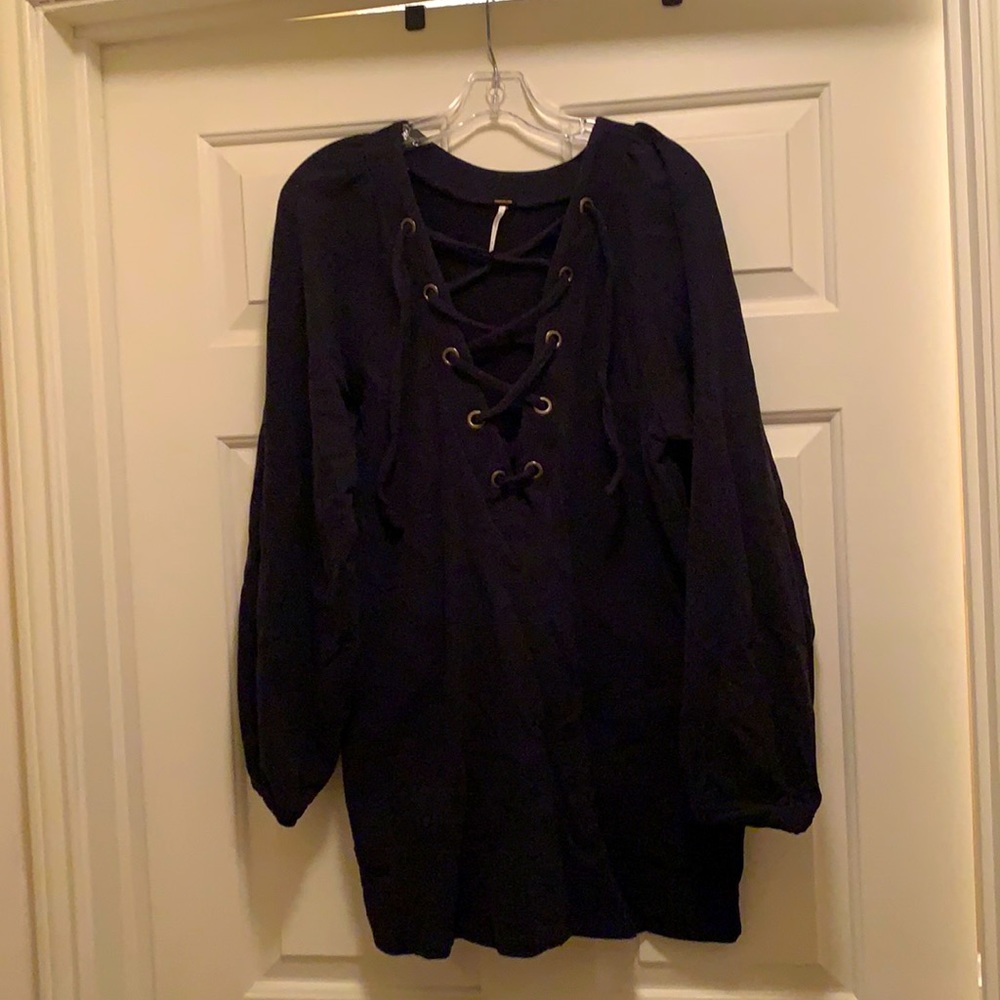 Free People sweatshirt/tunic with lace-up front and pockets. Black. Size M